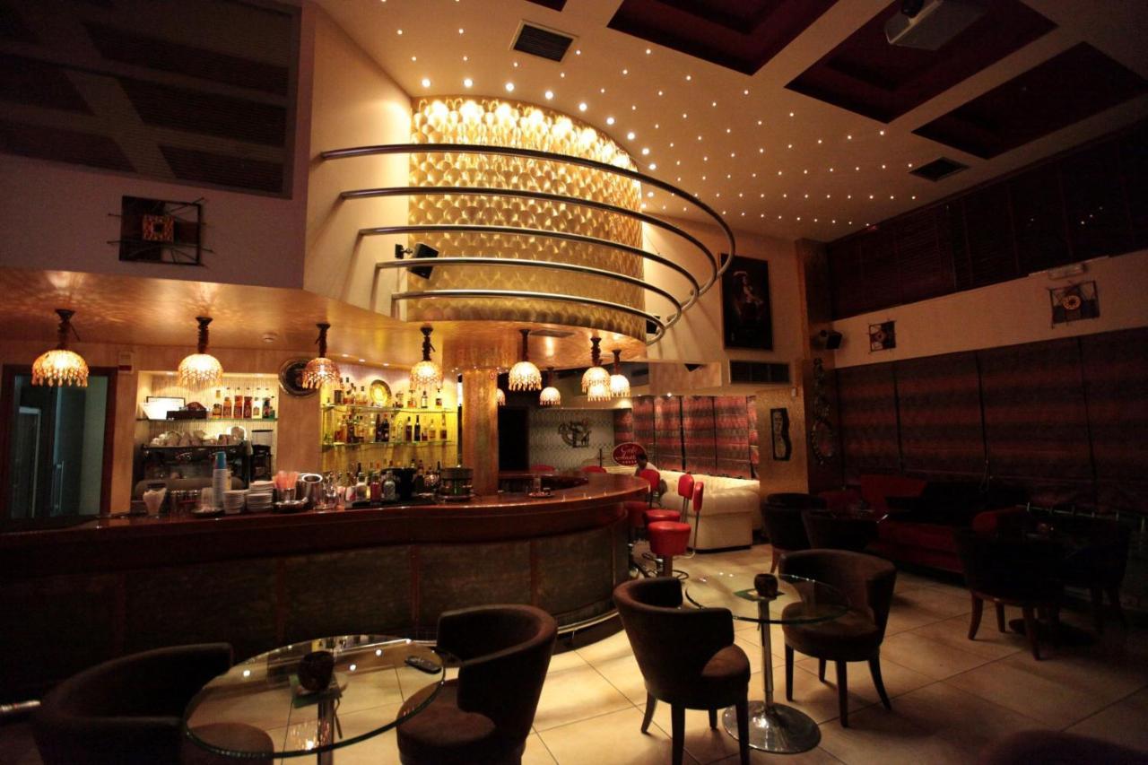 Hotel Astoria Игуменица Екстериор снимка