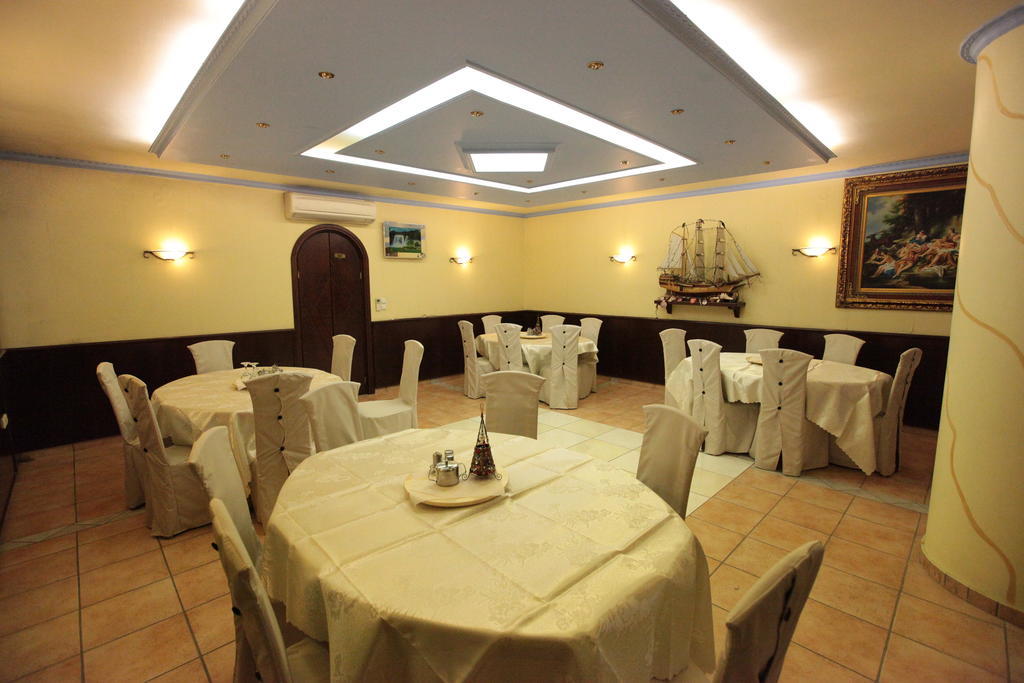 Hotel Astoria Игуменица Екстериор снимка